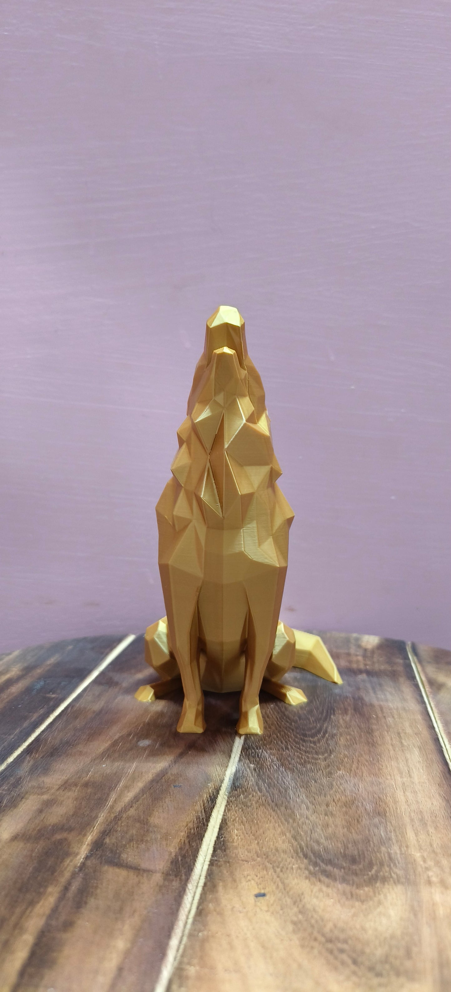 20001 Howling Wolf Desktop Decor (Small)