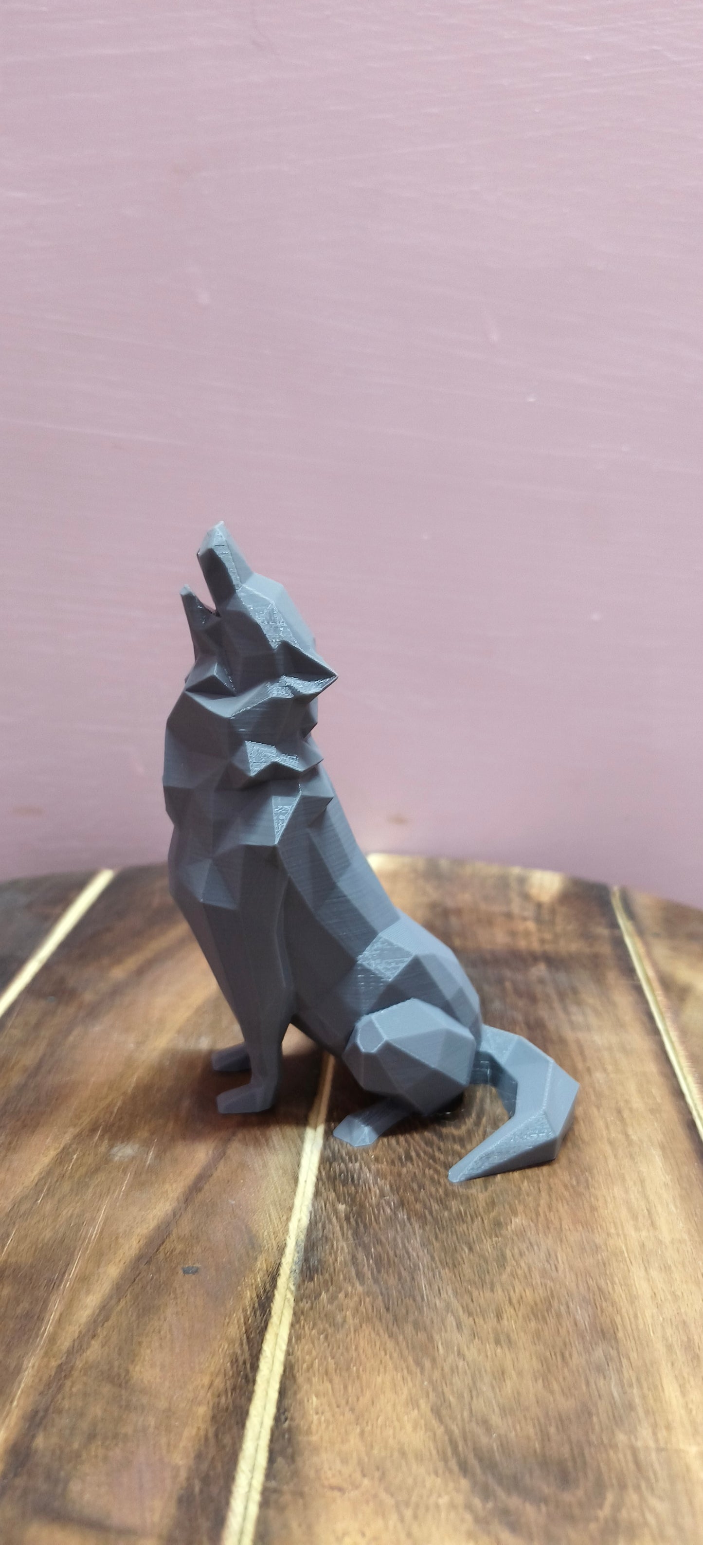 20001 Howling Wolf Desktop Decor (Small)